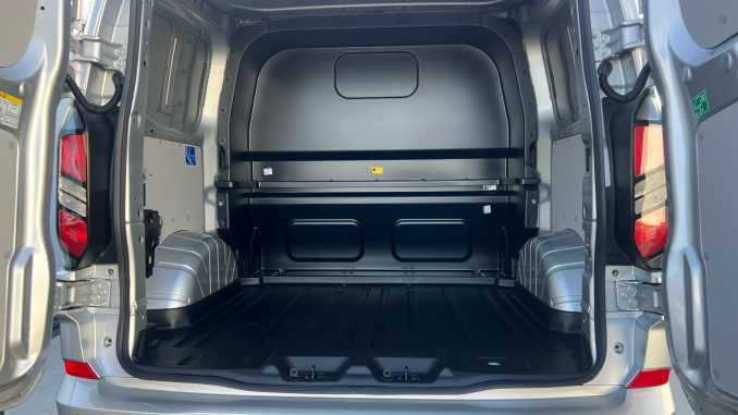Ford Transit Custom 320 L1 Diesel Fwd 2.0 EcoBlue 150ps H1 Double Cab Van Limited - Image 4